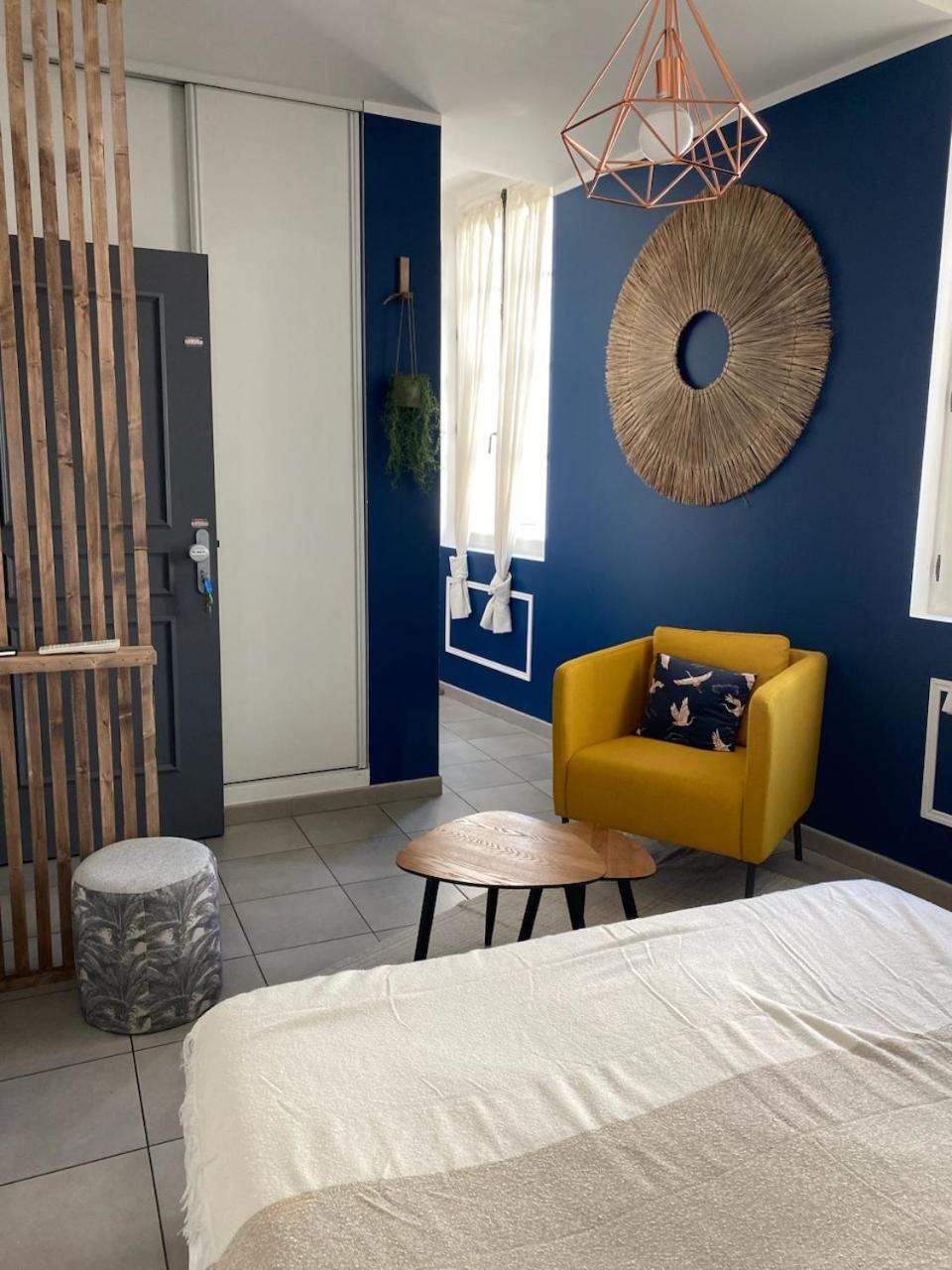 Vieux Port Studio Chic Marseille Room photo